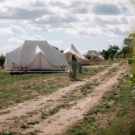 Glamp Mezi Vinicemi Роскошный шатер *