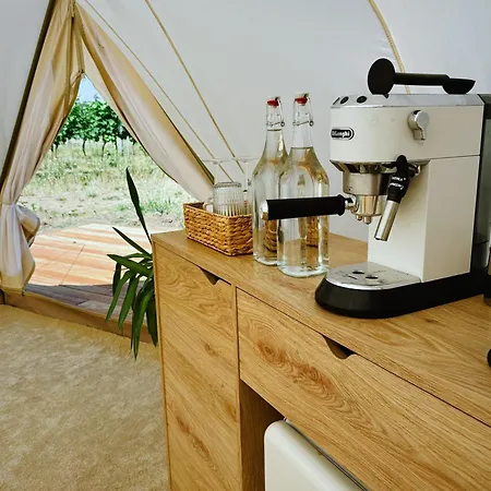 Glamp Mezi Vinicemi Роскошный шатер Вальтице
