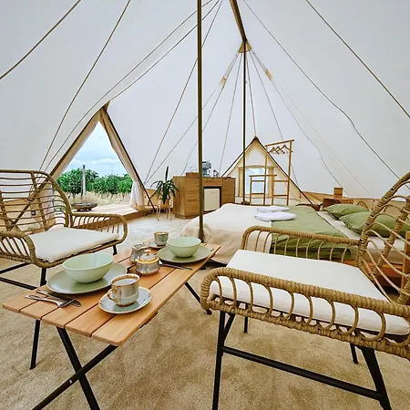 Glamp Mezi Vinicemi Роскошный шатер